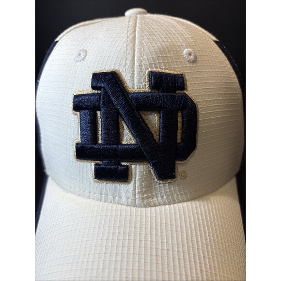 NEW NWOT Retired Notre Dame Fighting Irish Under Armour Fitted M. Hat White/Blue - Picture 3 of 12
